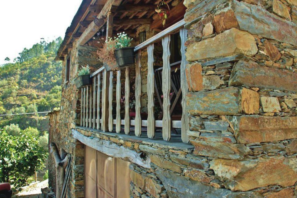 Gasthaus A Casa Da Natalia Cha de Alvares Exterior foto