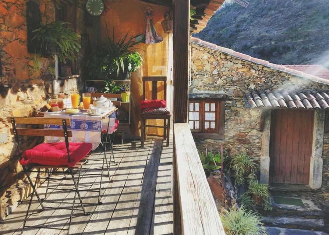 Gasthaus A Casa Da Natalia Cha de Alvares Exterior foto